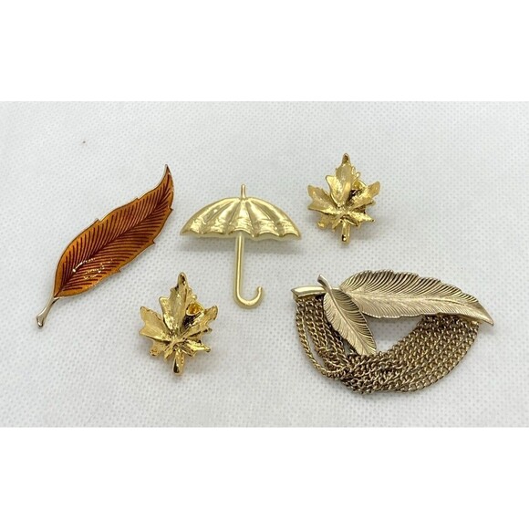 Vintage Lot of 5 Gold Tone Fall‎ Theme Brooch Pin Umbrella Leaves Maple Leaf - Picture 1 of 14